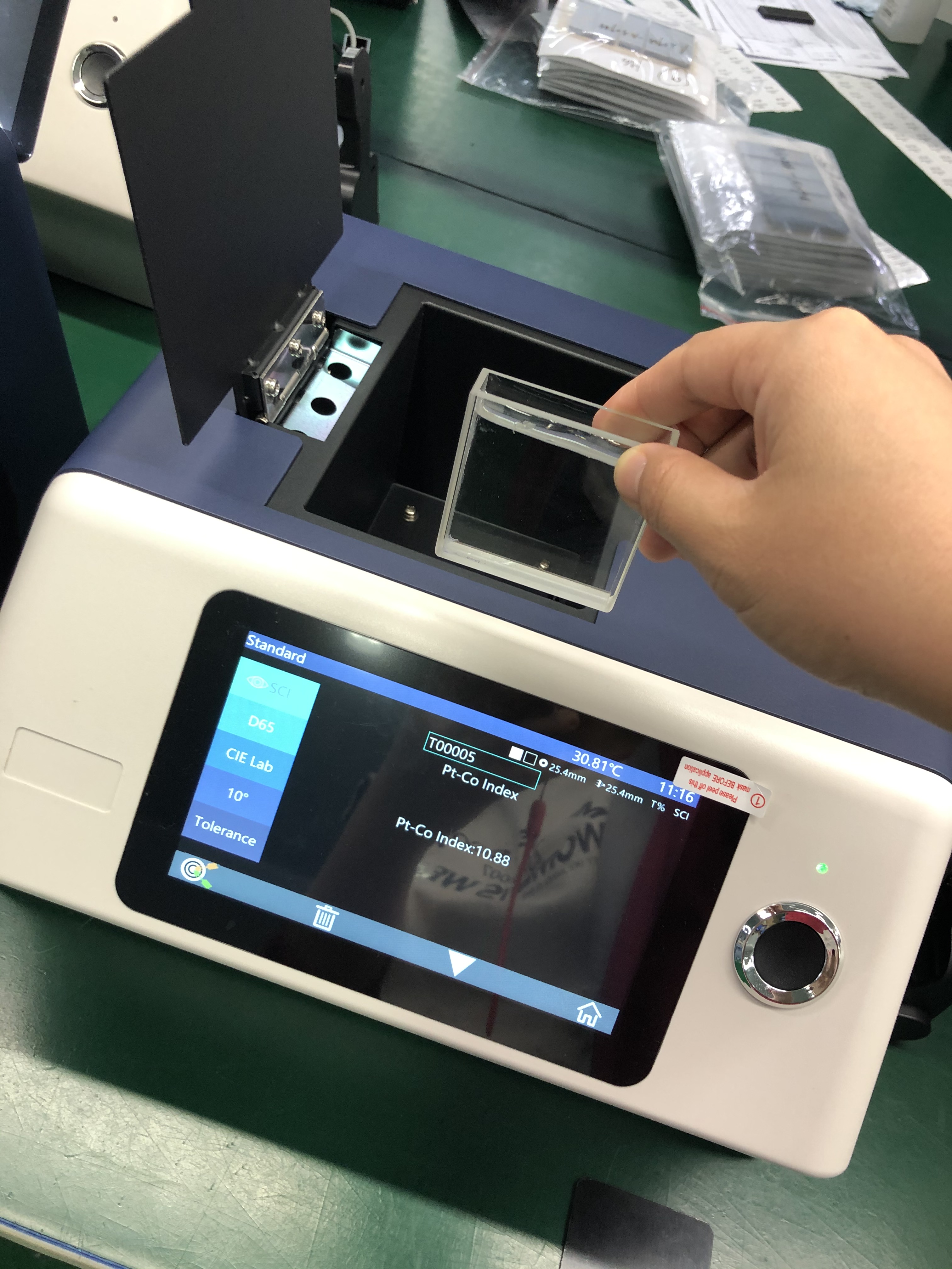 How to measure pt-co index with YS6002 haze meter